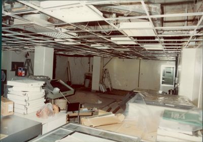 الاضرار التي احدثها الاحتلال في مبنى صحيفة الأنباء