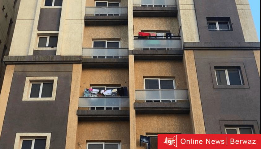 نشر الملابس على واجهات المباني