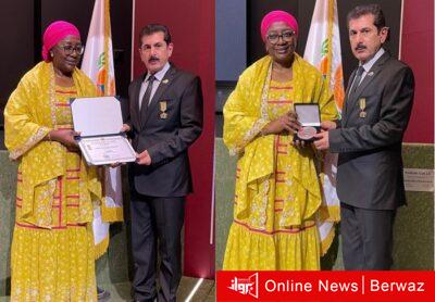 الفريق خالد المكراد يتسلم وسام الآمر الدولي