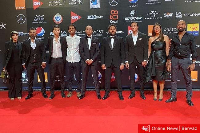 صناع فيلم ريش مع المخرج عمر زهران