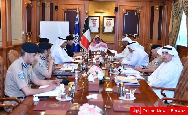 وزير الداخلية يجتمع مع قطاع شؤون الإقامة