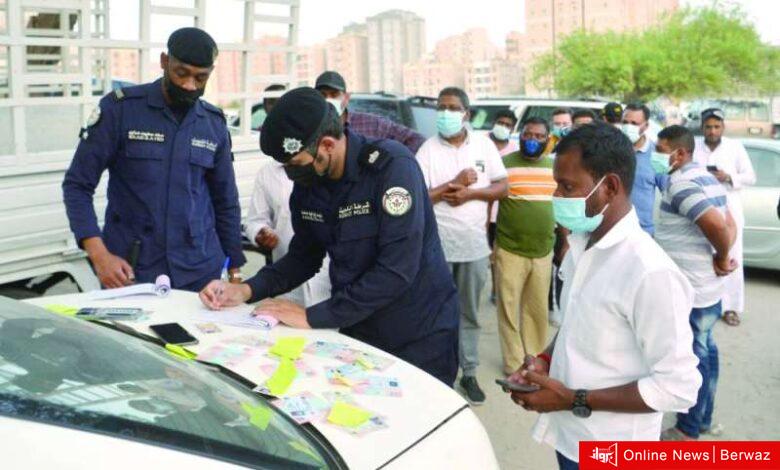 أحداث يقودون سيارات