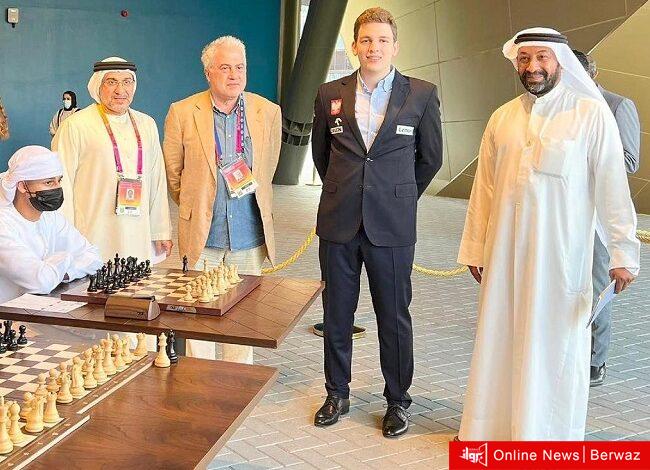 بطل العالم فى لعبة الشطرنج البولندي يان كشيشتوف فى جناج الكويت اكسبو 2020