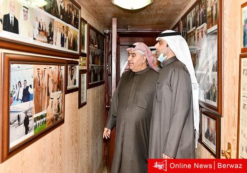 وزير الإعلام يقوم بجولة تفقدية لعدد من الصحف المحلية