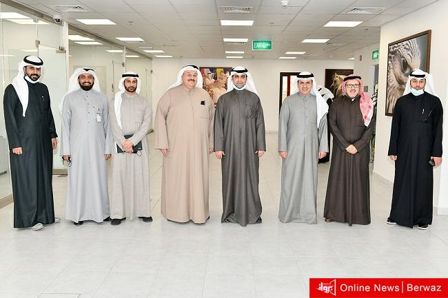 وزير الإعلام يقوم بجولة تفقدية لعدد من الصحف المحلية