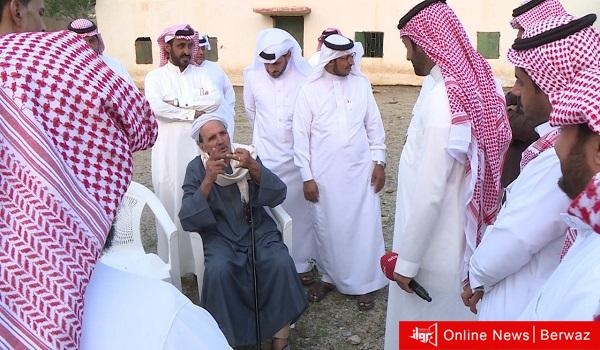 سعوديون يكرمون معلمهم المصري بعد مرور 40 عامًا