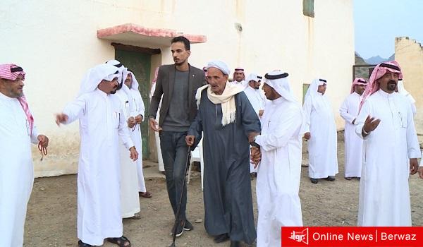 سعوديون يكرمون معلمهم المصري بعد مرور 40 عامًا