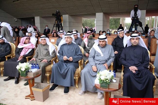 وزير الإعلام يزور مركز الشيخ جابر ويقوم برفع العلم إيذاناً ببدء الإحتفالات الوطنية