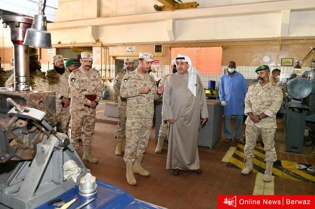 وزير الدفاع أثناء جولته بهيئة الإمداد والتموين