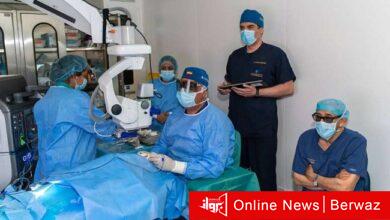 الدكتور خالد السبتي أثناء إجراء العملية