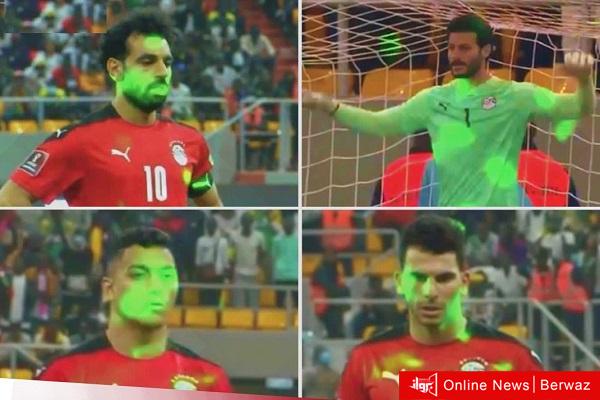 أضواء الليزر موجهة للاعبى منتخب مصر أثناء ضربات الترجيح