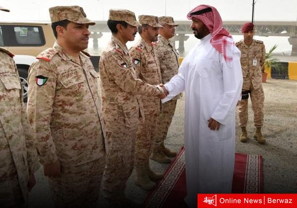 وزير الدفاع اثناء زيارته إلى قوة واجب مبارك
