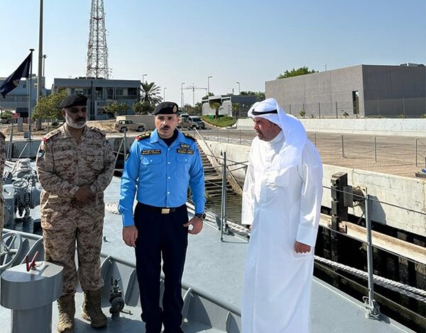 وزير الدفاع الشيخ أحمد الفهد