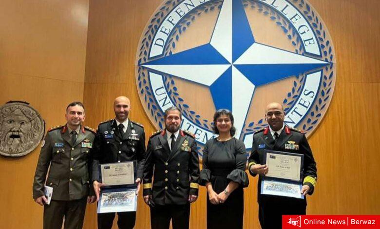 ضابطين كويتيين