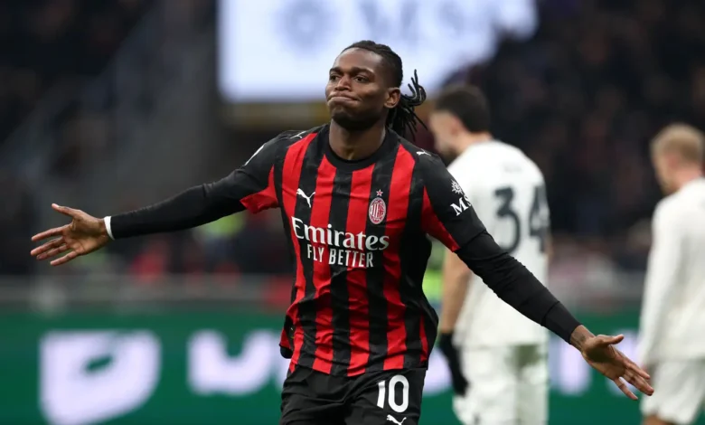 ميلان يهزم لاتسيو ويتصدر الدوري الإيطالي